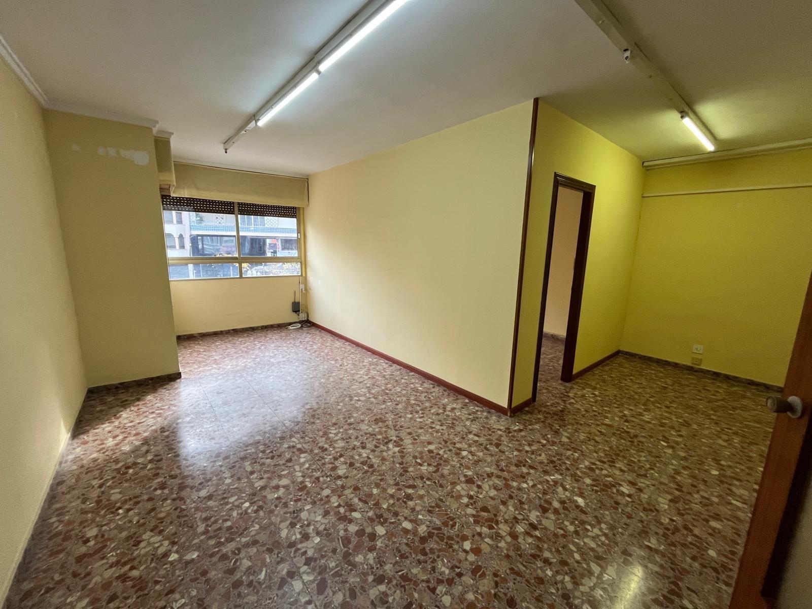ALQUILER DE LOCAL COMERCIAL EN ENTRESUELO, ZONA CENTRO TAVERNES DE LA VALLDIGNA